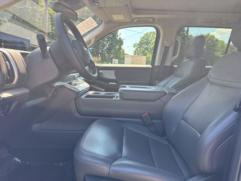 Used 2025 Ford Expedition Active AWD/4WD image 9