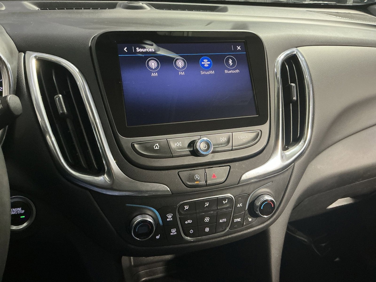 Used 2023 Chevrolet Equinox LT image 26