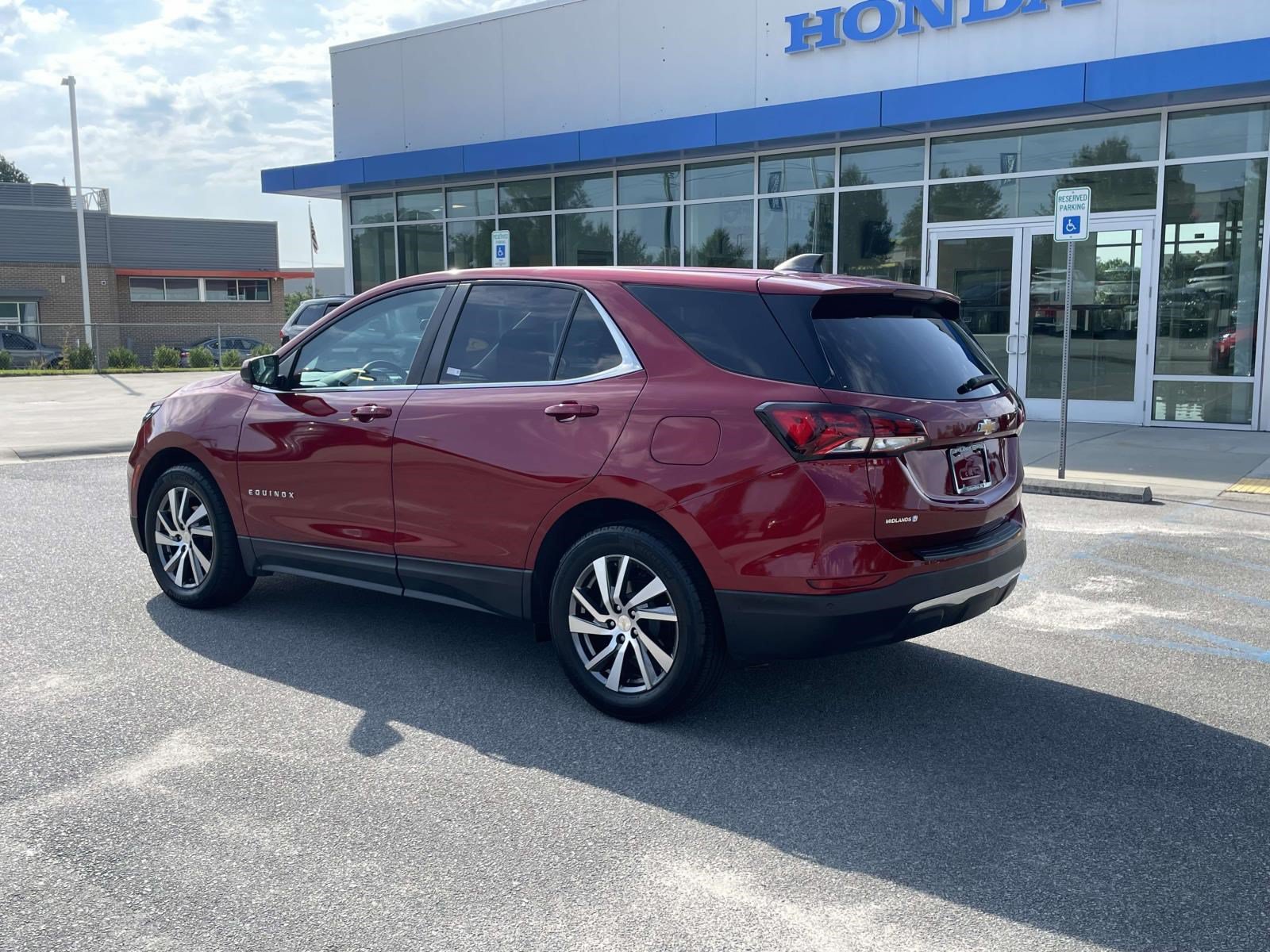 Used 2023 Chevrolet Equinox LT FWD image 4