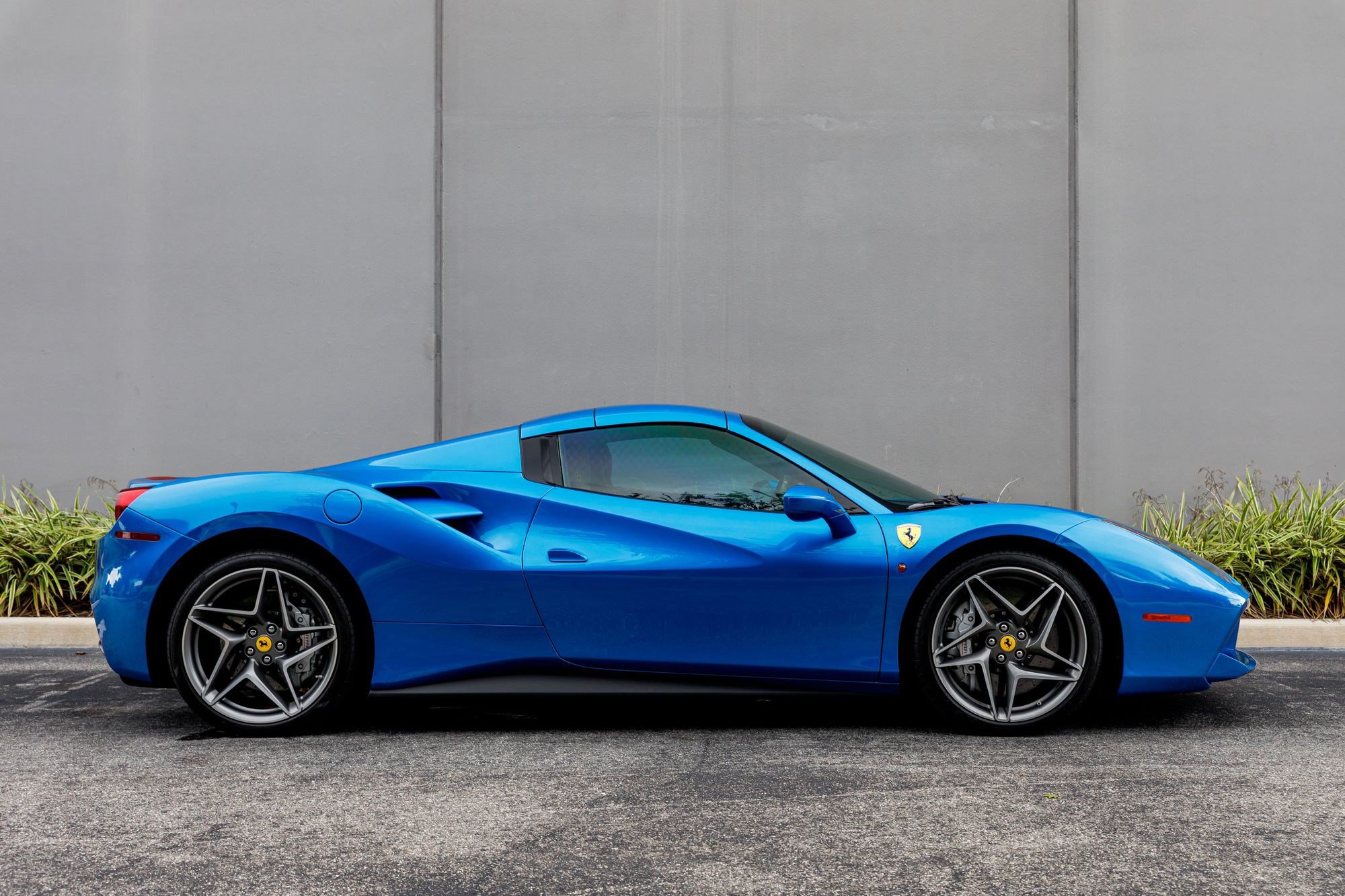 Used 2019 Ferrari 488 Spider RWD image 6