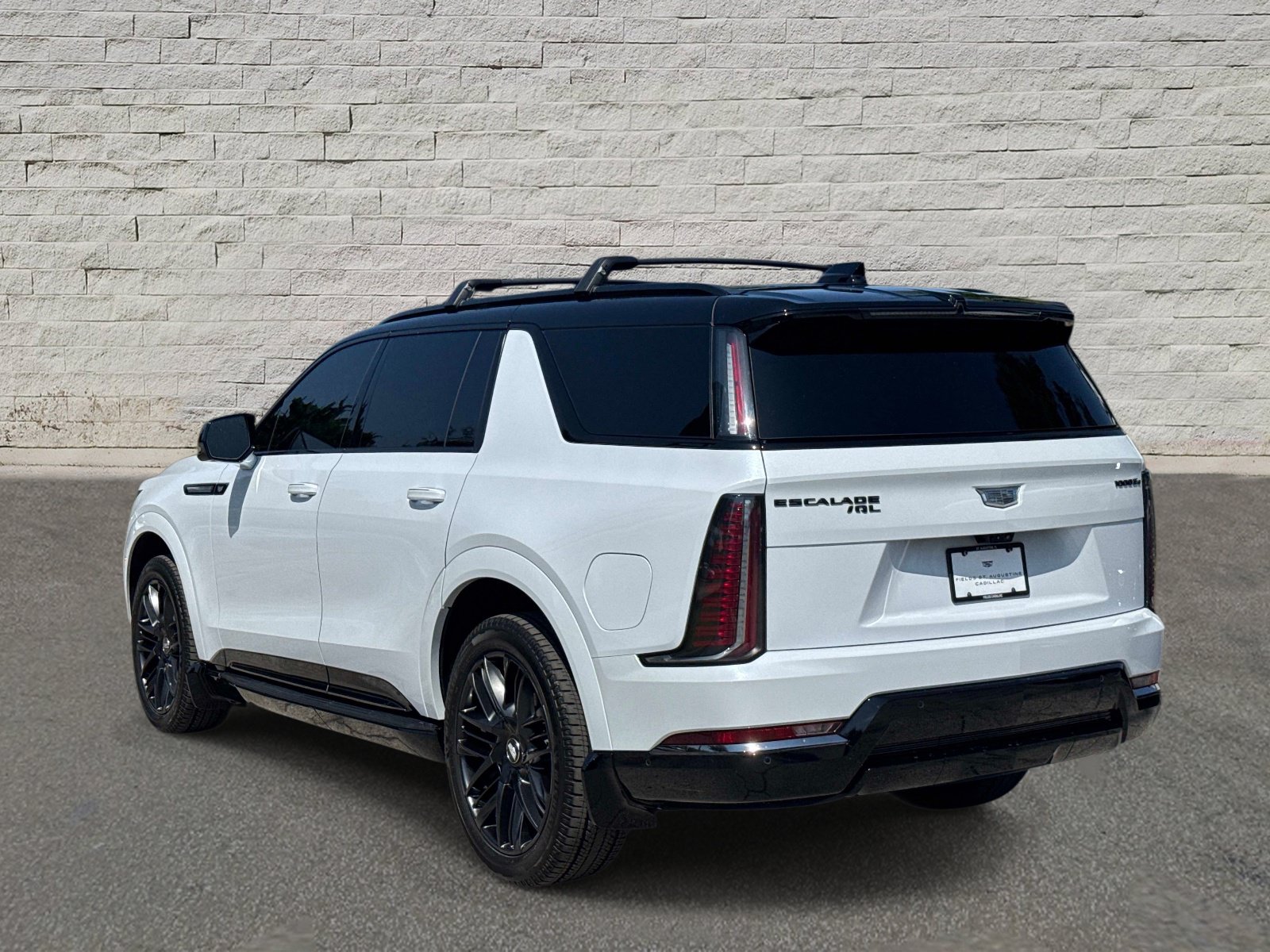 Used 2026 Cadillac Escalade IQL Sport 1 w/ LPO, ONYX Package AWD/4WD image 3