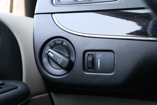 Used 2017 Dodge Grand Caravan SXT image 34