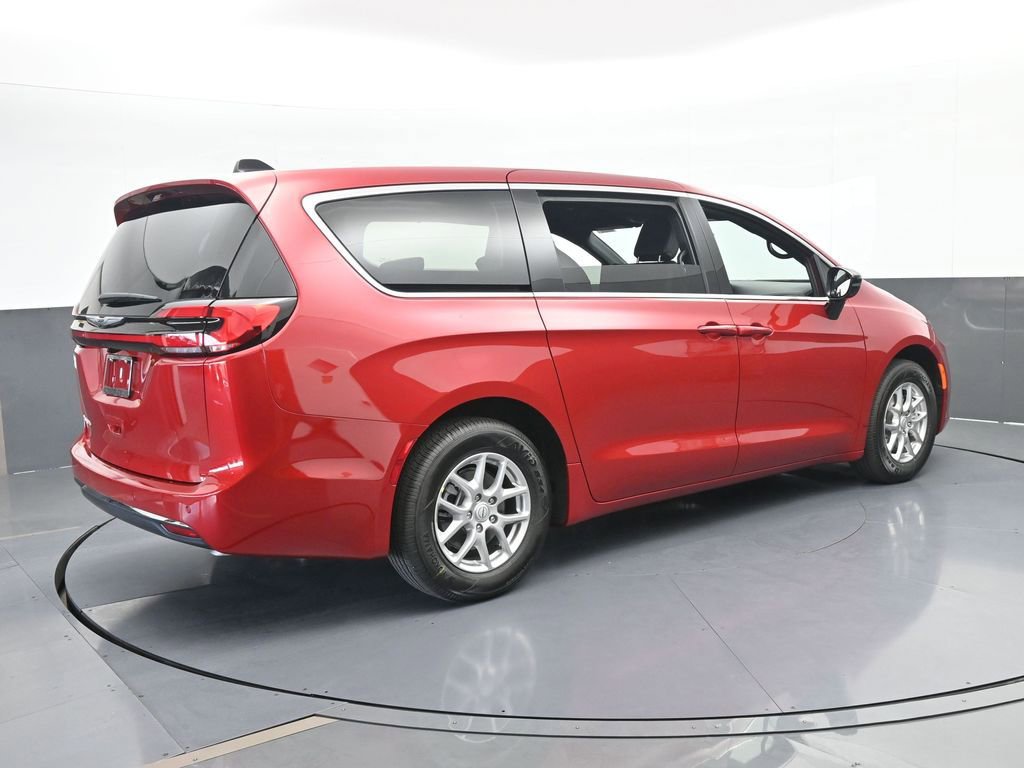 New 2026 Chrysler Pacifica Select image 6