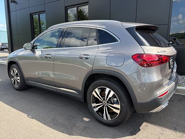 Used 2025 Mercedes-Benz GLA 250 4MATIC video 3