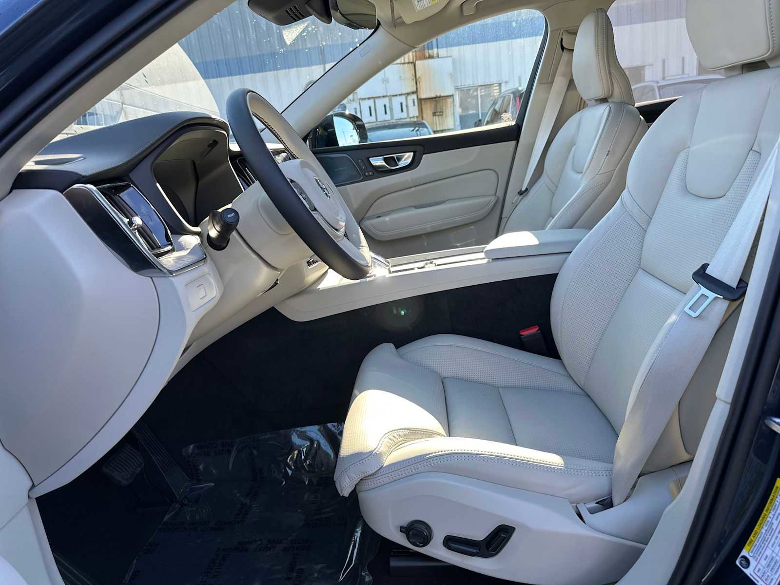 Used 2025 Volvo XC60 B5 Ultra w/ Protection Package Premier image 20