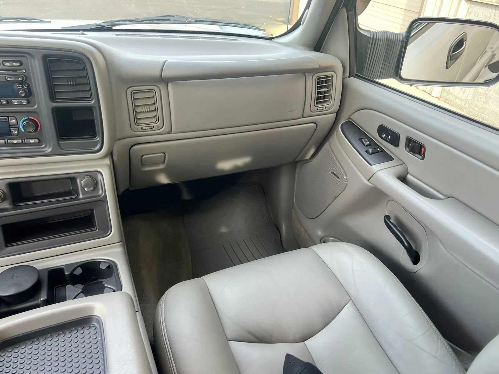 Used 2005 GMC Sierra 3500 SLT w/ Heavy-Duty Power Package image 27