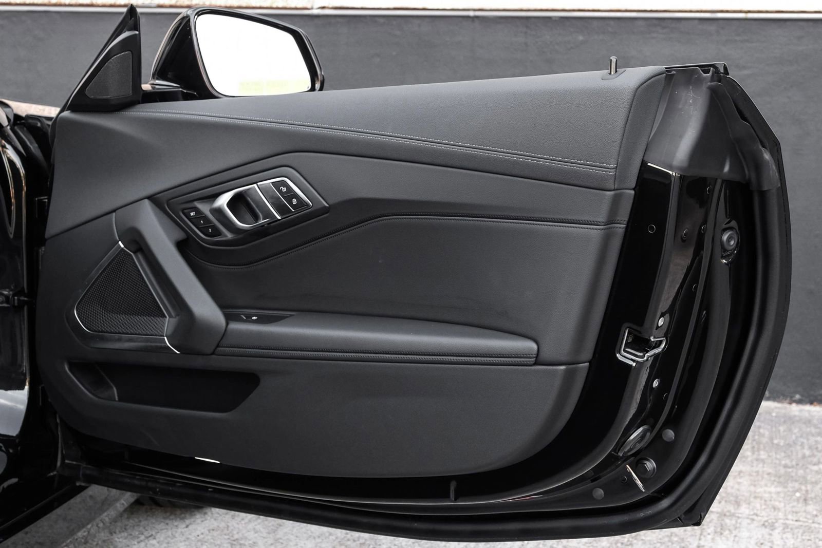 Used 2024 BMW Z4 sDrive30i w/ Convenience Package RWD image 44