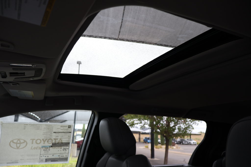 New 2026 Toyota Sienna XLE AWD/4WD image 4