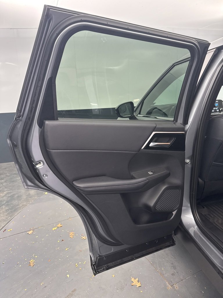 Used 2024 Mitsubishi Outlander SE image 28