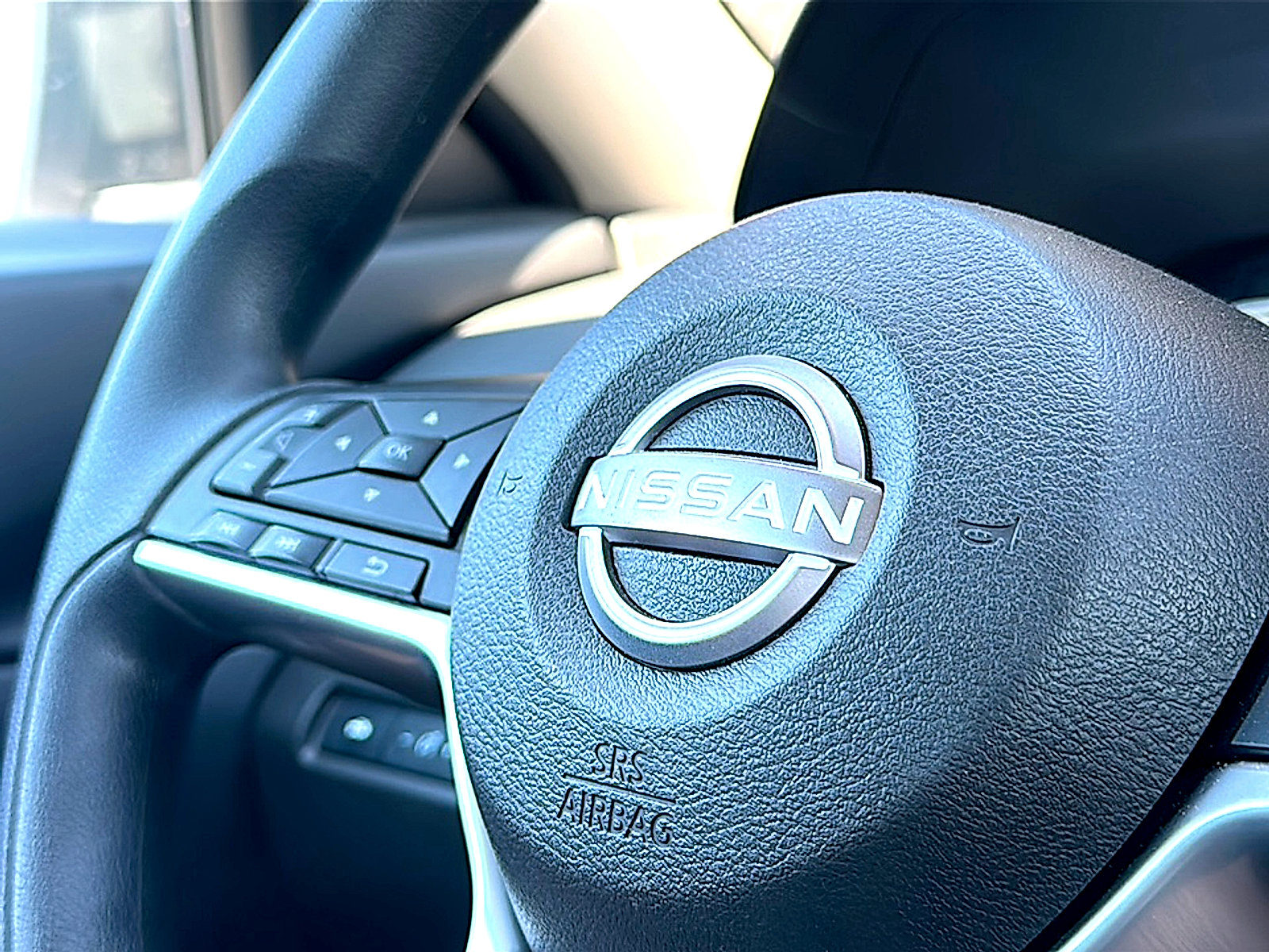 Used 2025 Nissan Altima 2.5 SV FWD image 30