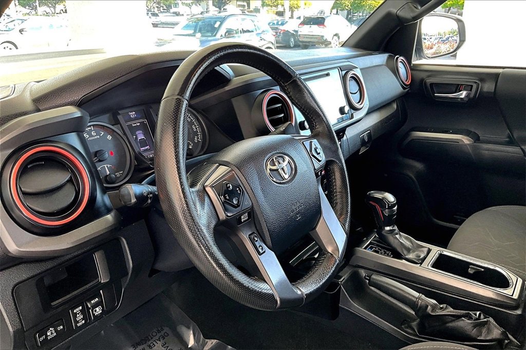 Used 2017 Toyota Tacoma TRD Sport image 18