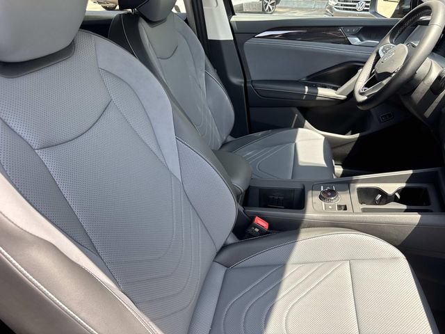 New 2026 Volkswagen Tiguan SE FWD image 28