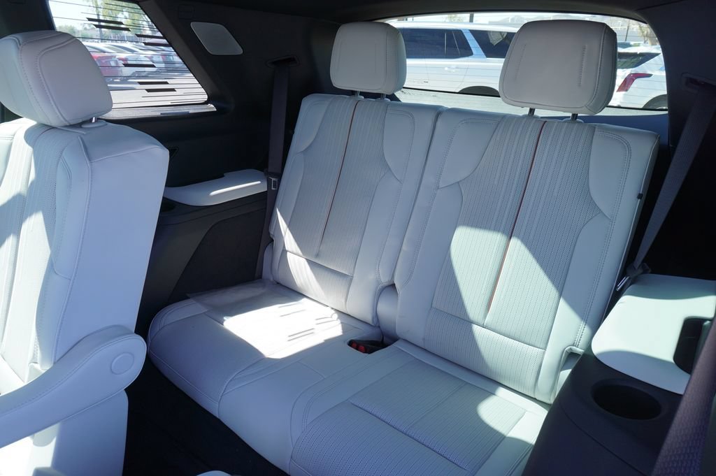 New 2026 Cadillac Vistiq Luxury AWD/4WD image 11
