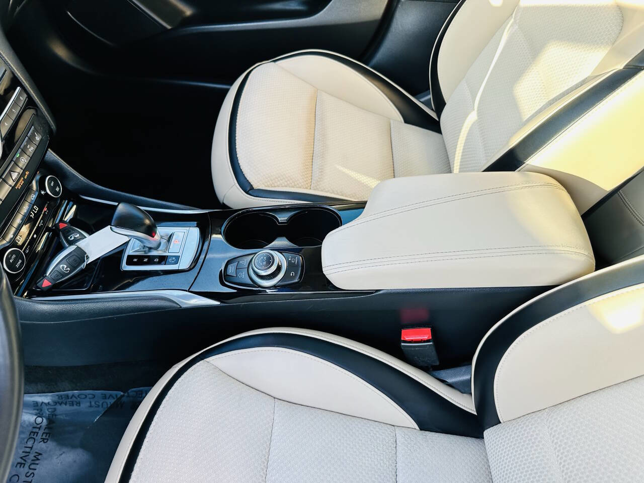 Used 2019 INFINITI QX30 w/ Navigation Package image 22