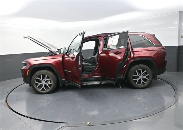 Used 2025 Jeep Grand Cherokee Limited w/ MOPAR Finishing Package image 38