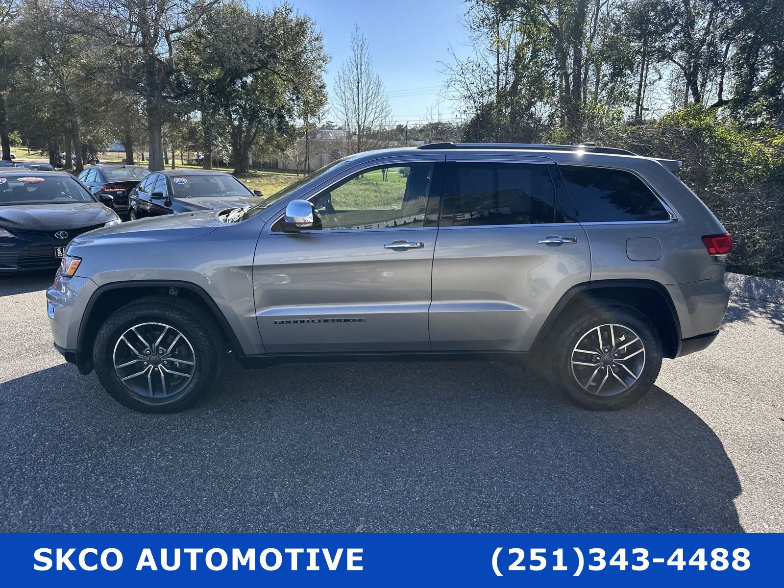 Used 2020 Jeep Grand Cherokee Limited w/ Luxury Group II image 2