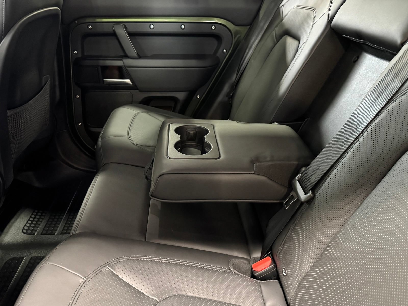New 2026 Land Rover Defender 110 X-Dynamic SE AWD/4WD image 36