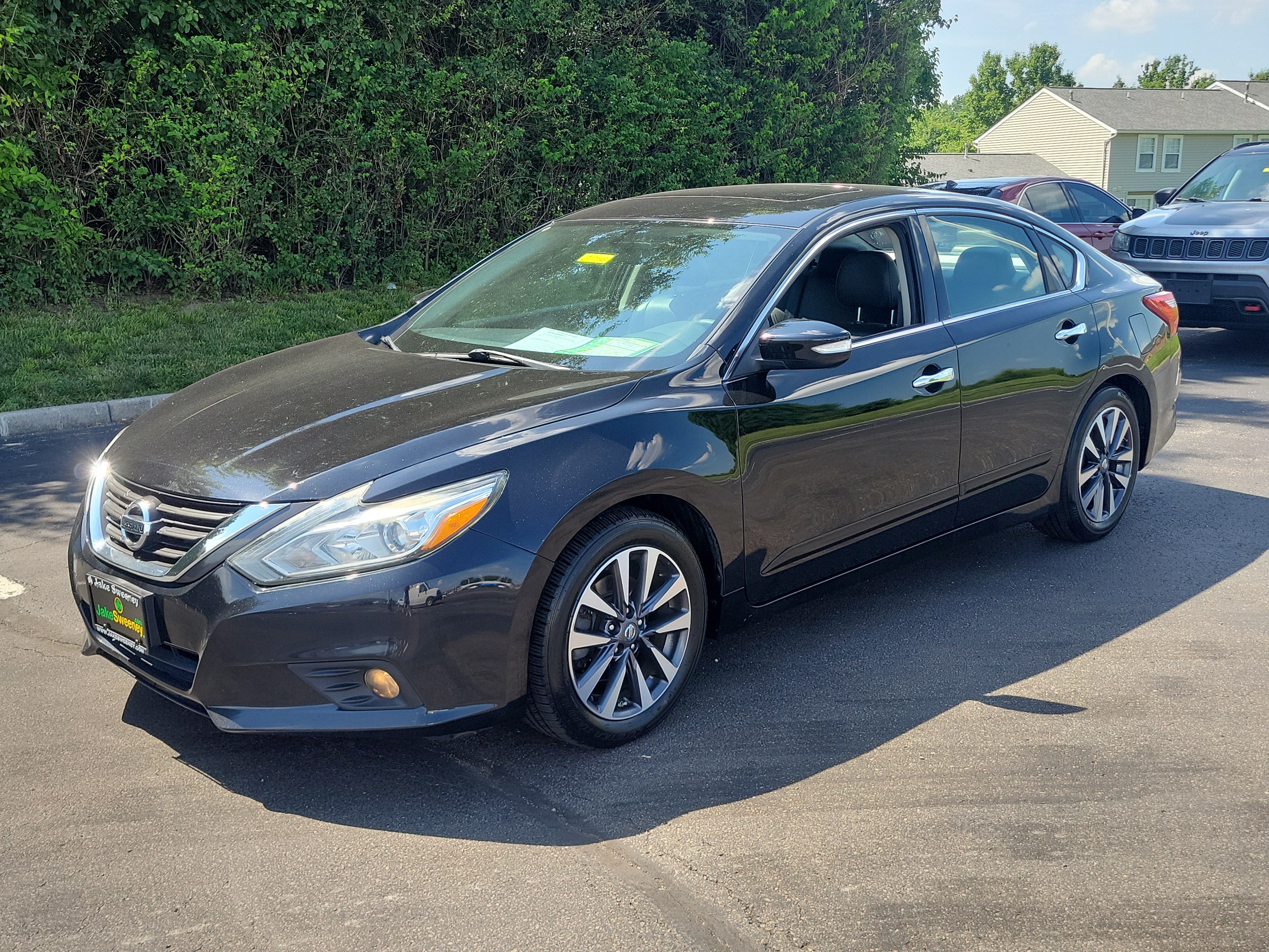 Used 2017 Nissan Altima 2.5 SL w/ Moonroof Package FWD image 2