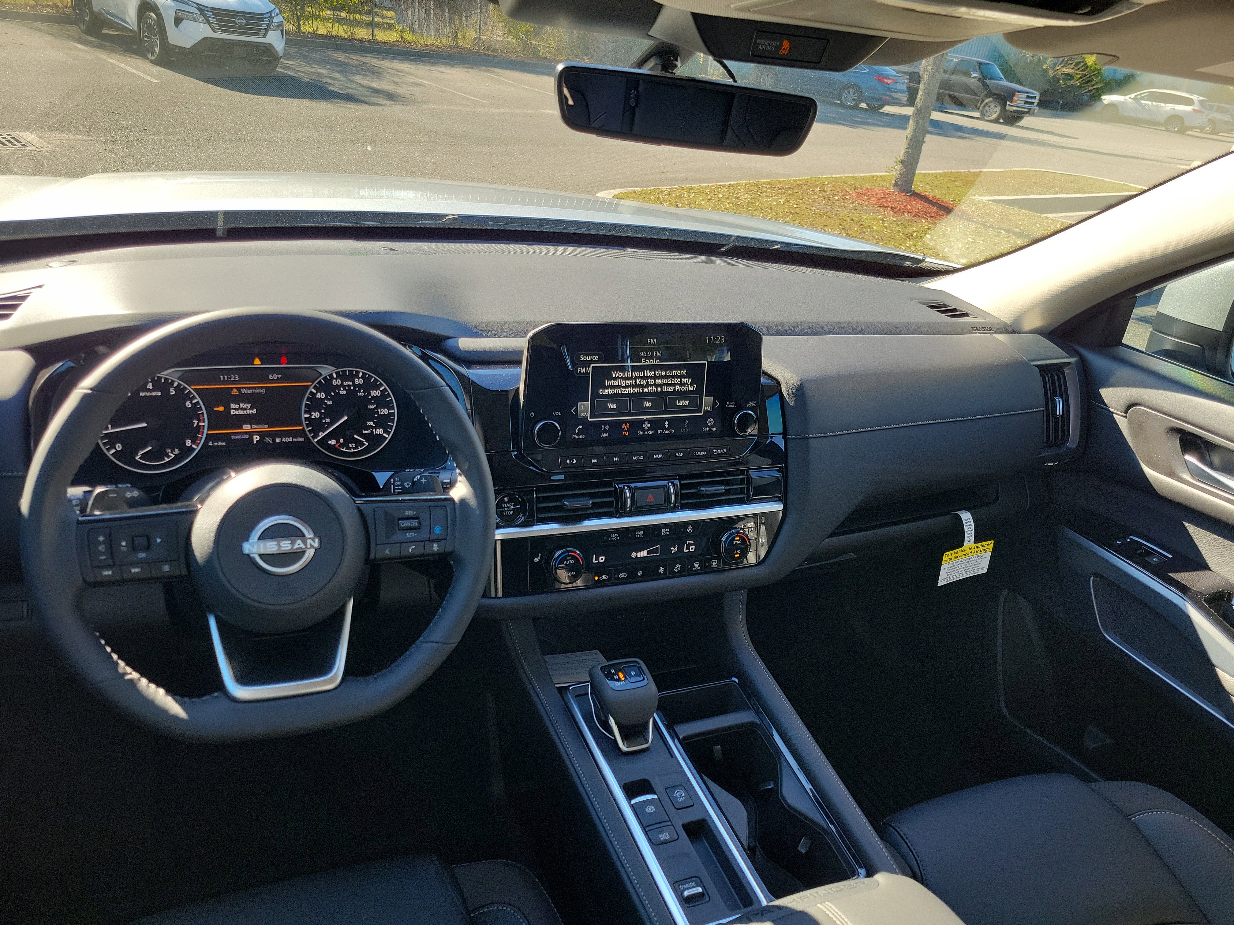 New 2025 Nissan Pathfinder SL image 12