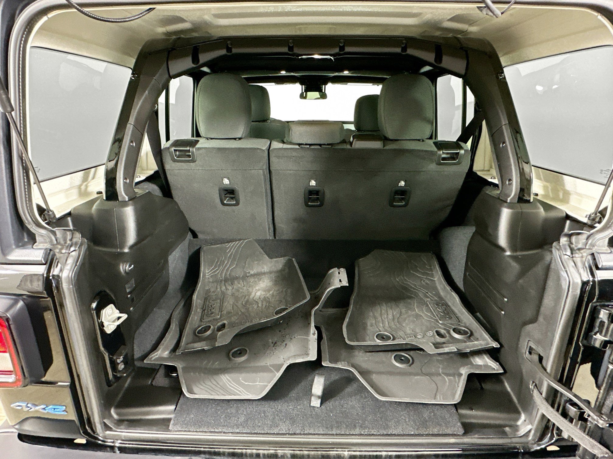 Used 2024 Jeep Wrangler Unlimited w/ Convenience Group AWD/4WD image 31