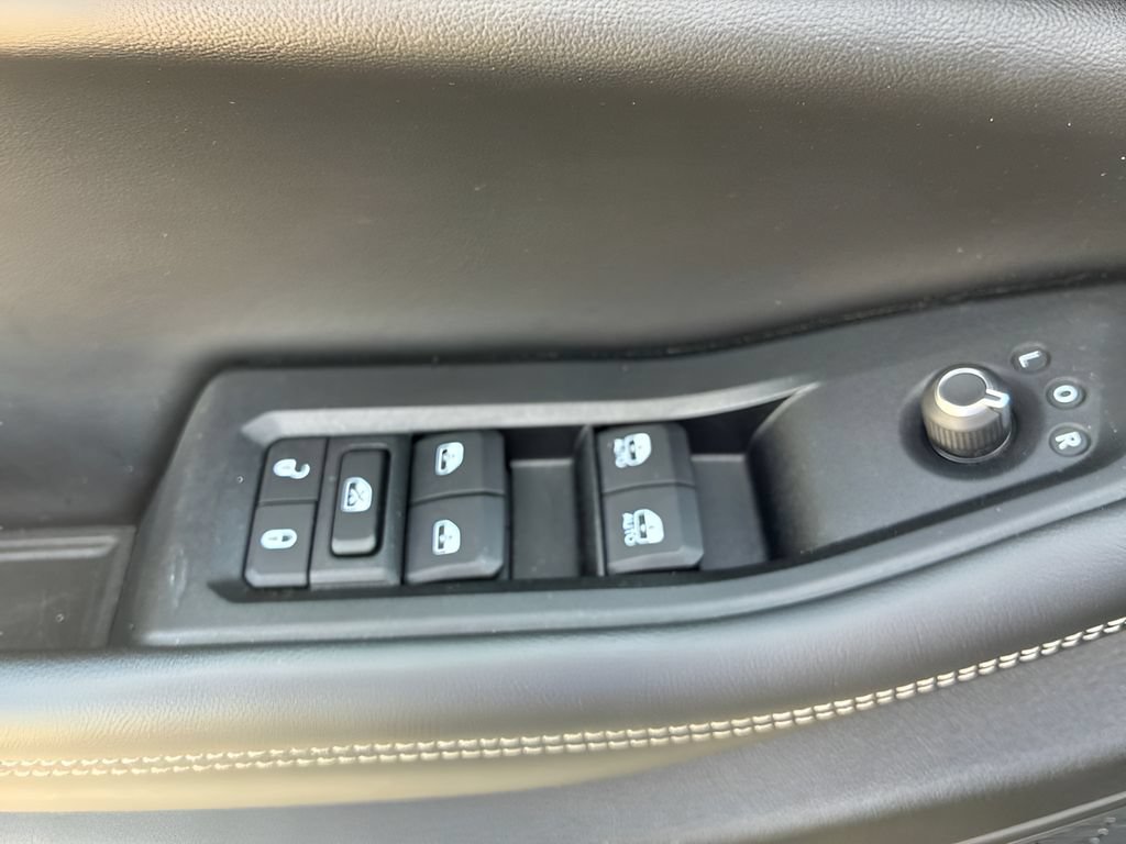 Used 2023 Jeep Grand Cherokee Altitude AWD/4WD image 17