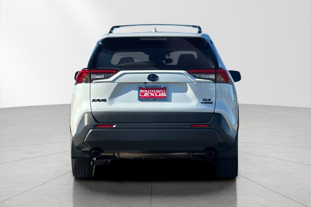 Used 2023 Toyota RAV4 XLE Premium AWD/4WD image 5