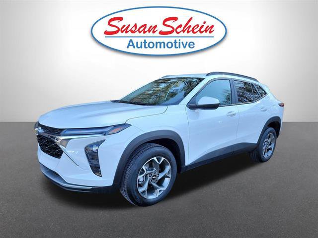 Used 2025 Chevrolet Trax LT image 1