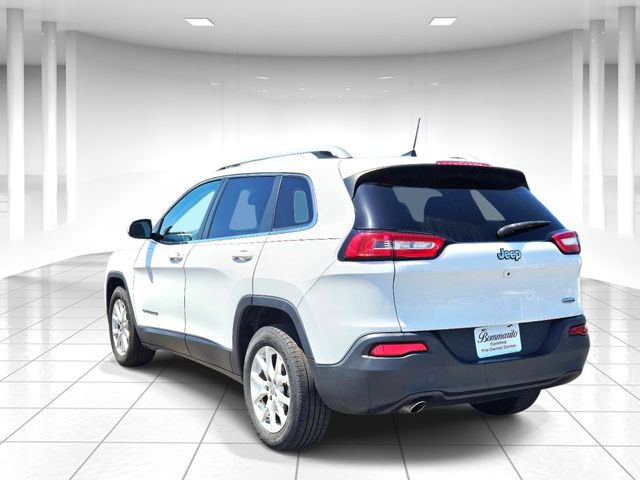Used 2016 Jeep Cherokee Latitude FWD image 3