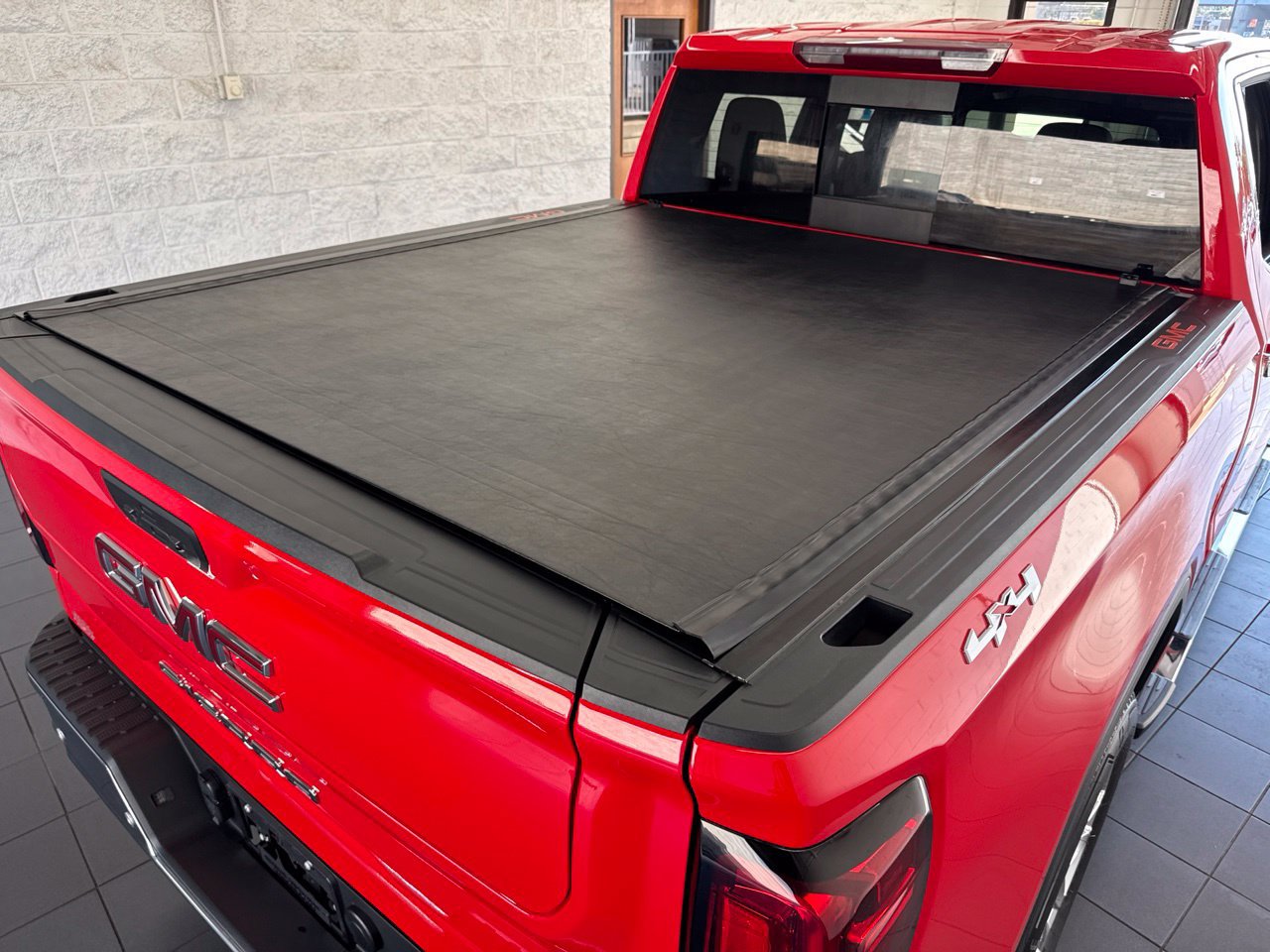 Used 2020 GMC Sierra 1500 SLT w/ SLT Premium Plus Package AWD/4WD image 9