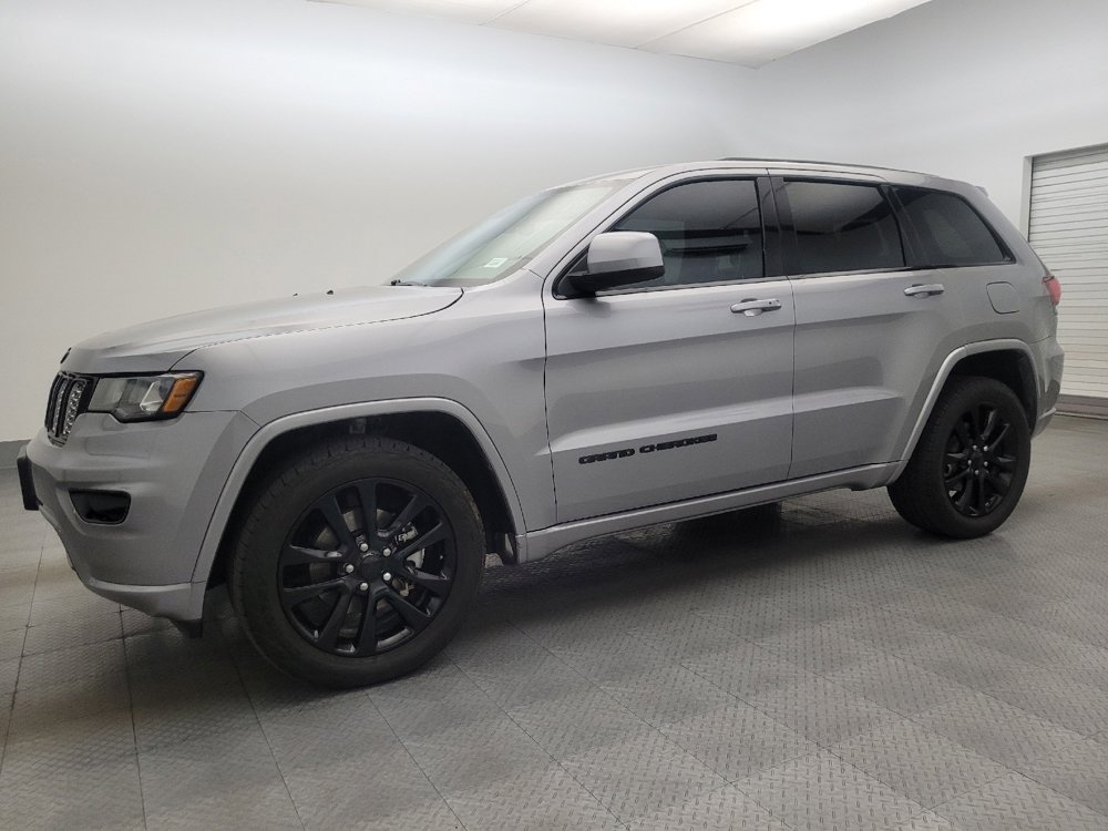 Used 2018 Jeep Grand Cherokee Altitude image 2