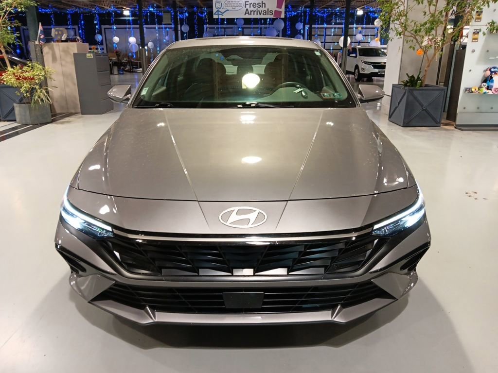 Used 2024 Hyundai Elantra SEL w/ Convenience Package image 3