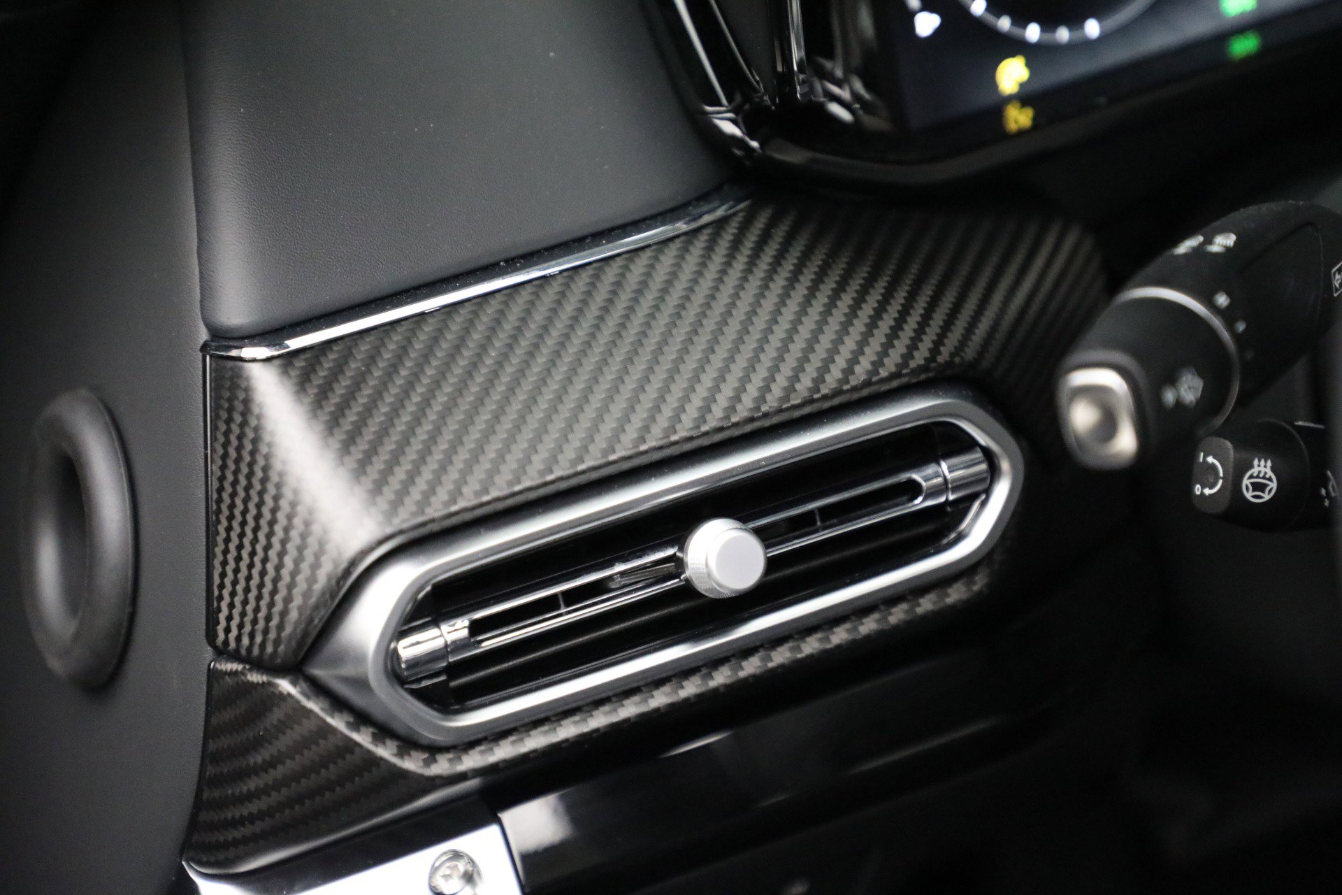 New 2026 Aston Martin V8 Vantage Roadster image 38