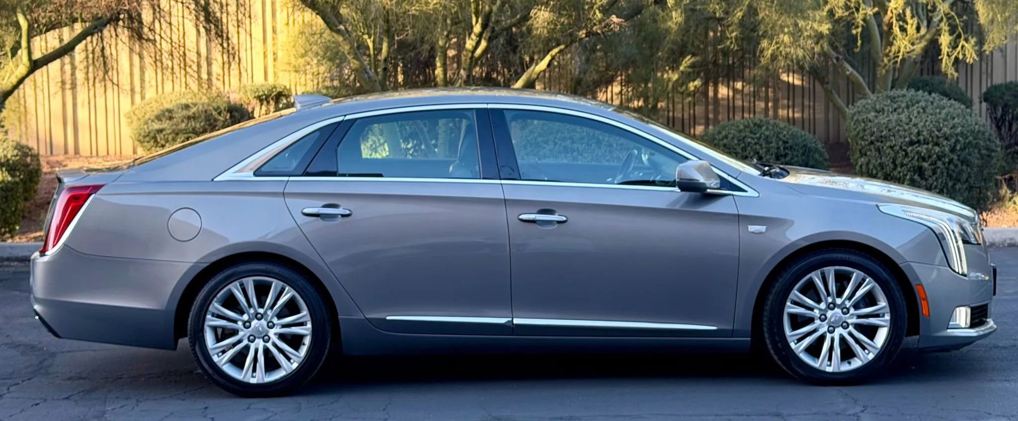 Used 2019 Cadillac XTS Luxury image 4