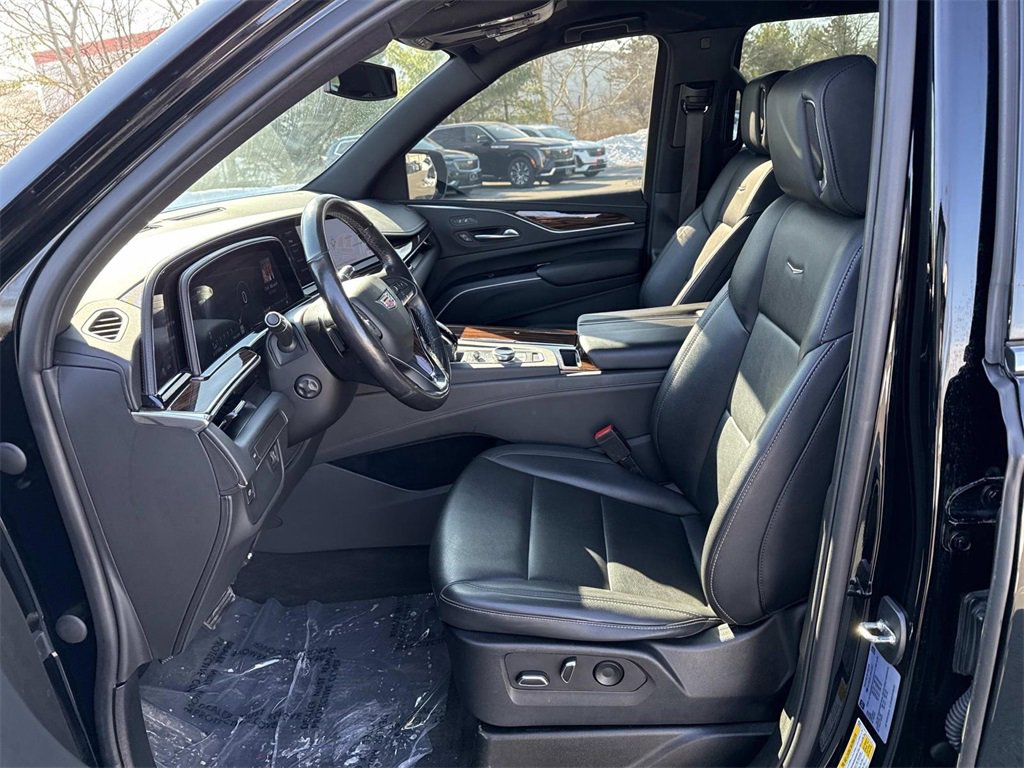 Used 2023 Cadillac Escalade ESV Luxury image 16