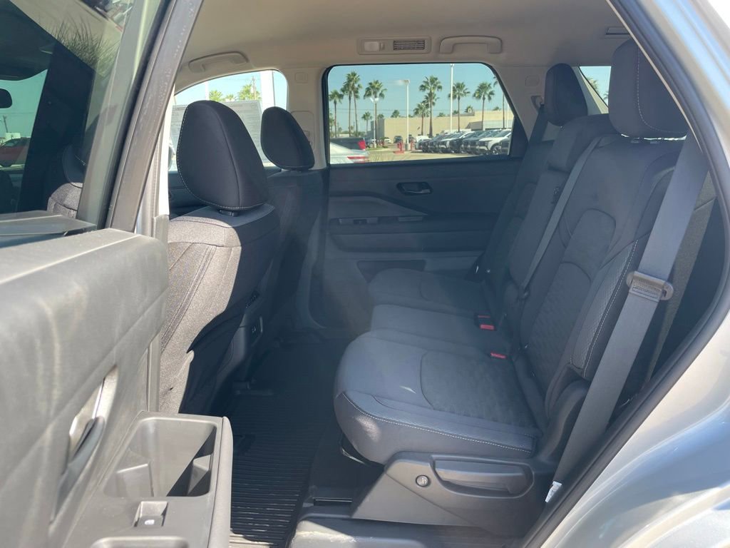 Used 2025 Nissan Pathfinder SV w/ Black Appearance Package FWD image 17