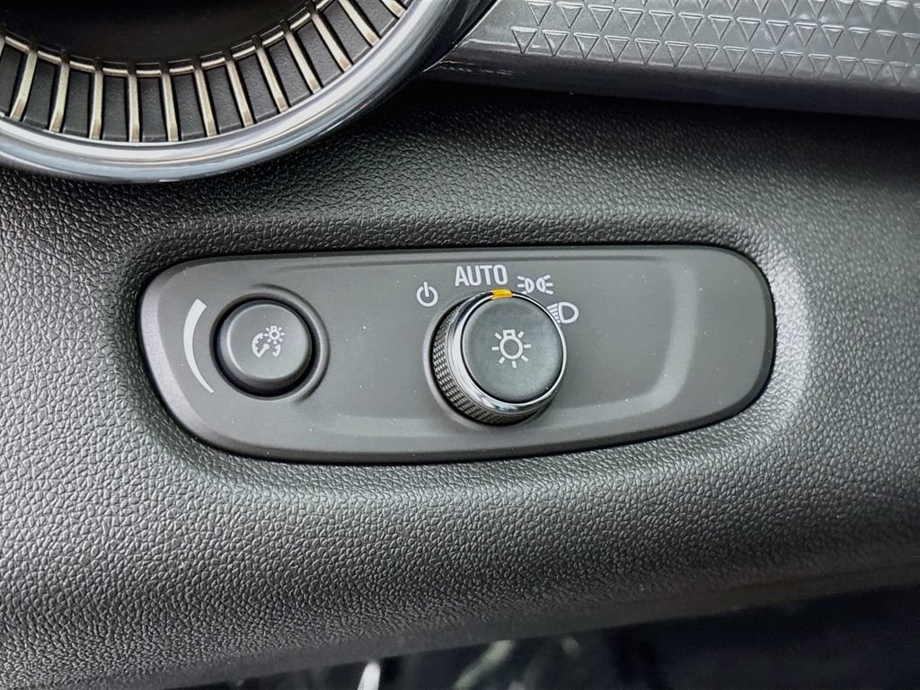 New 2026 Chevrolet Trax ACTIV w/ Sunroof Package FWD image 10