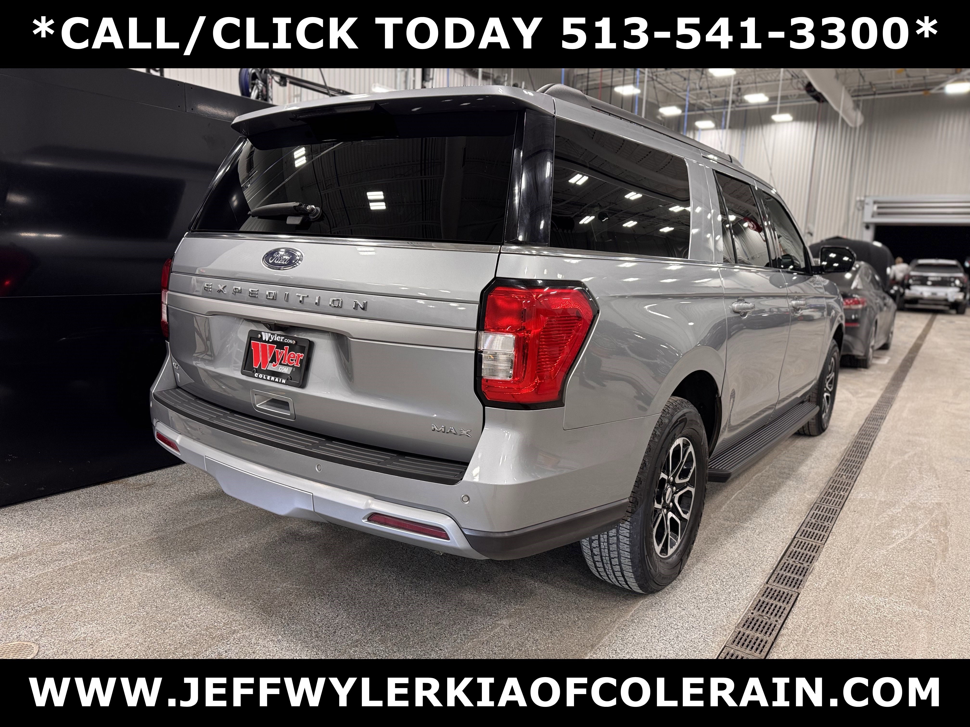 Used 2024 Ford Expedition Max XLT image 3