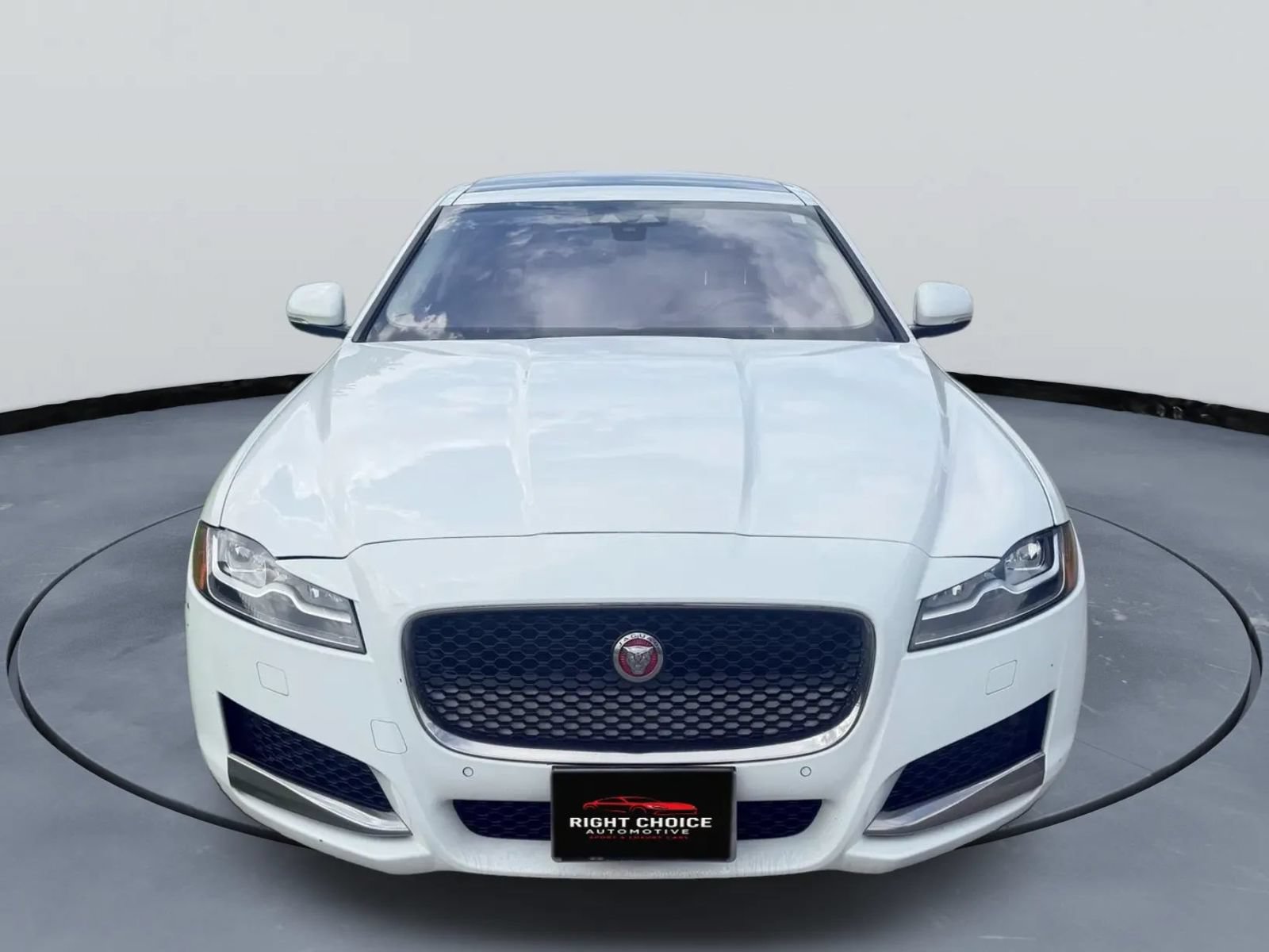 Used 2017 Jaguar XF Prestige RWD image 5