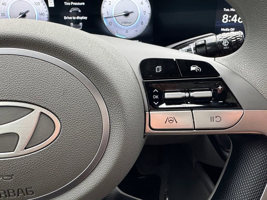 Used 2024 Hyundai Elantra SEL image 20