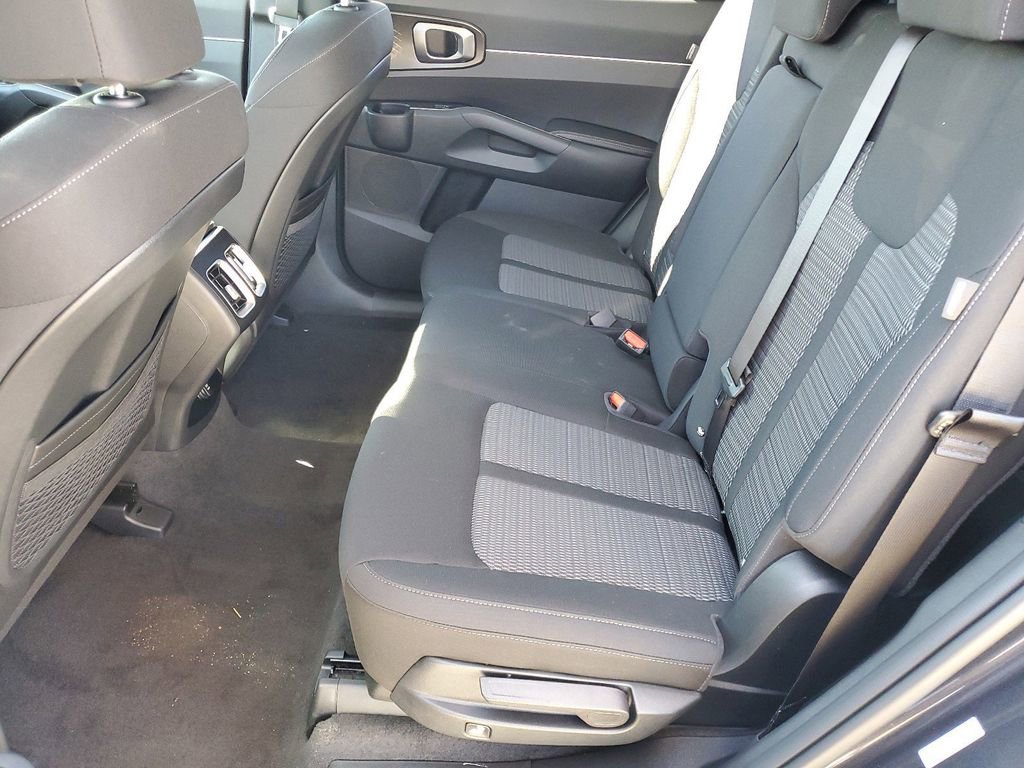 Used 2025 Kia Sorento LX FWD image 20