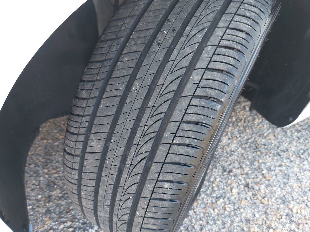 Certified 2025 Hyundai Elantra SEL w/ Cargo Package image 32