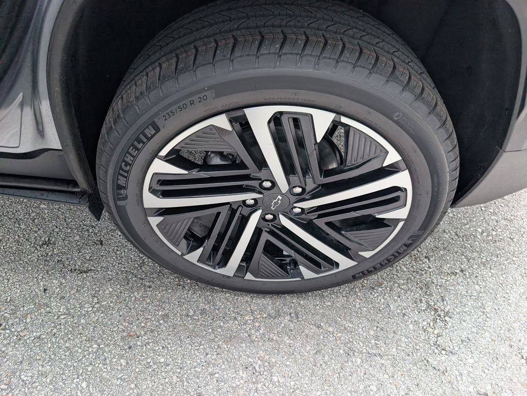 New 2027 Chevrolet Equinox RS w/ Safety and Technology Package FWD image 11