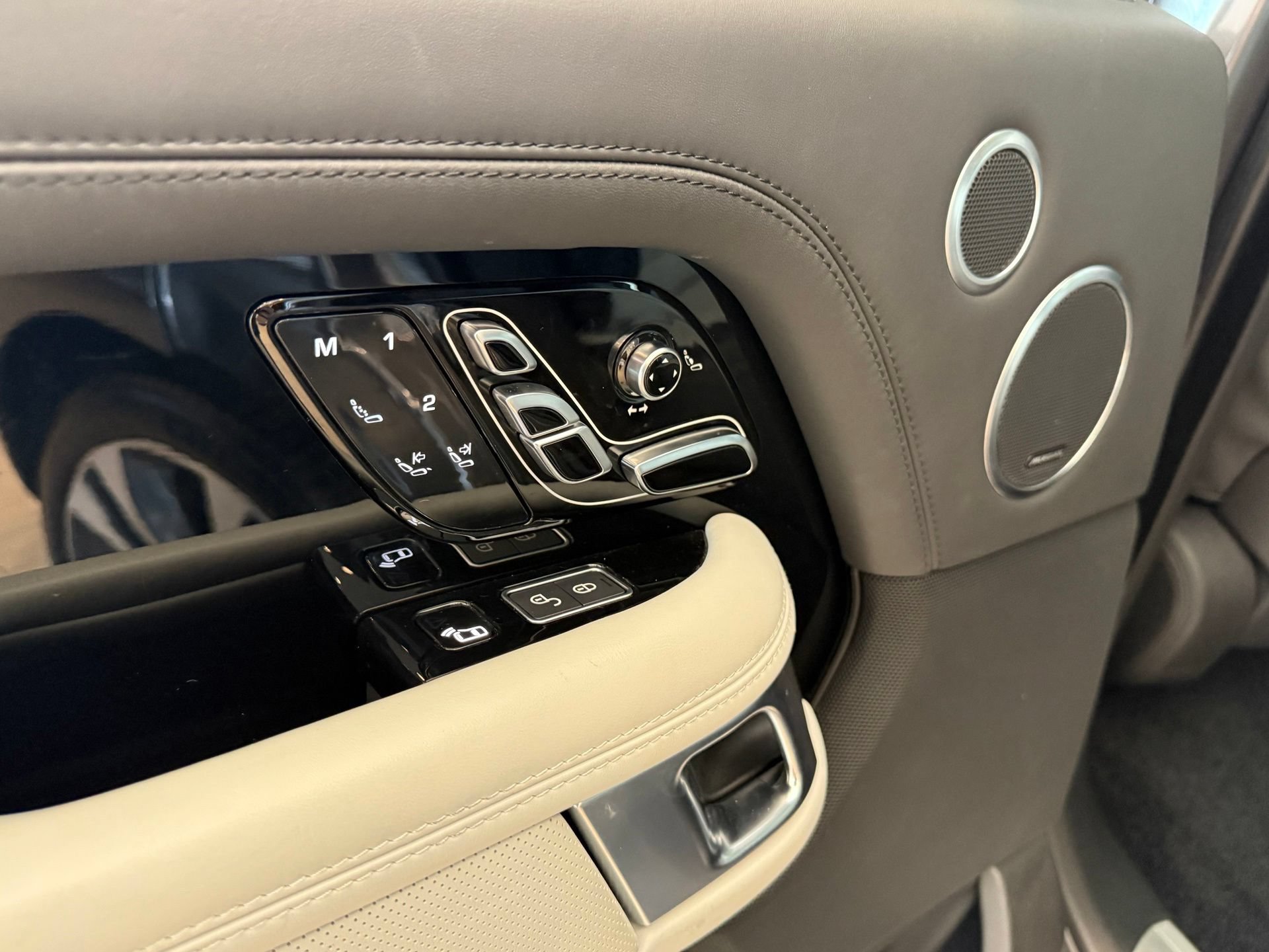 Used 2018 Land Rover Range Rover SV Autobiography Dynamic AWD/4WD image 37