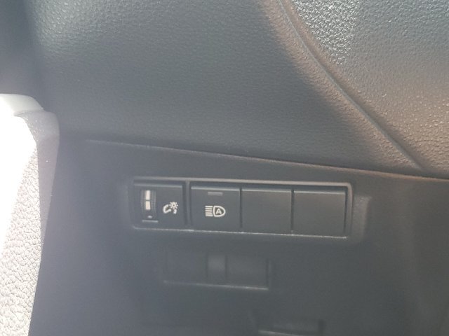 Used 2024 Toyota Corolla Cross XLE FWD image 24