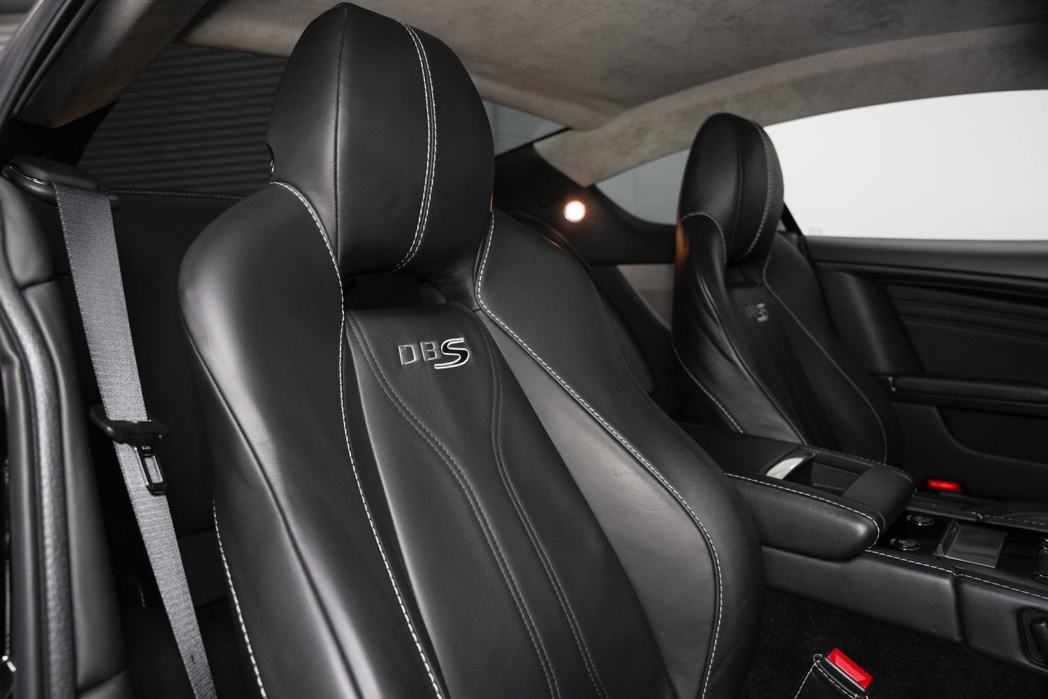 Used 2010 Aston Martin DBS Coupe image 26