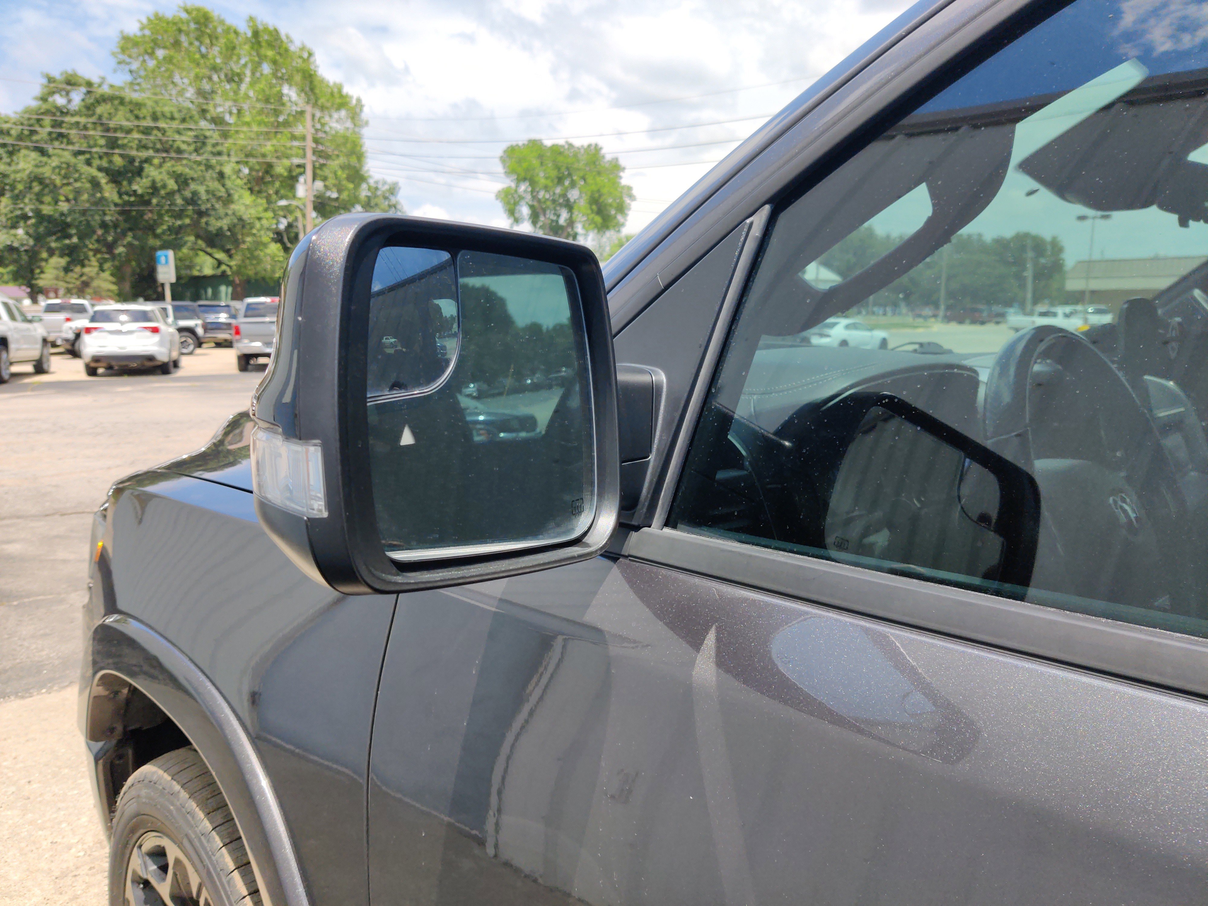 Used 2021 RAM 1500 Limited w/ Night Edition image 10