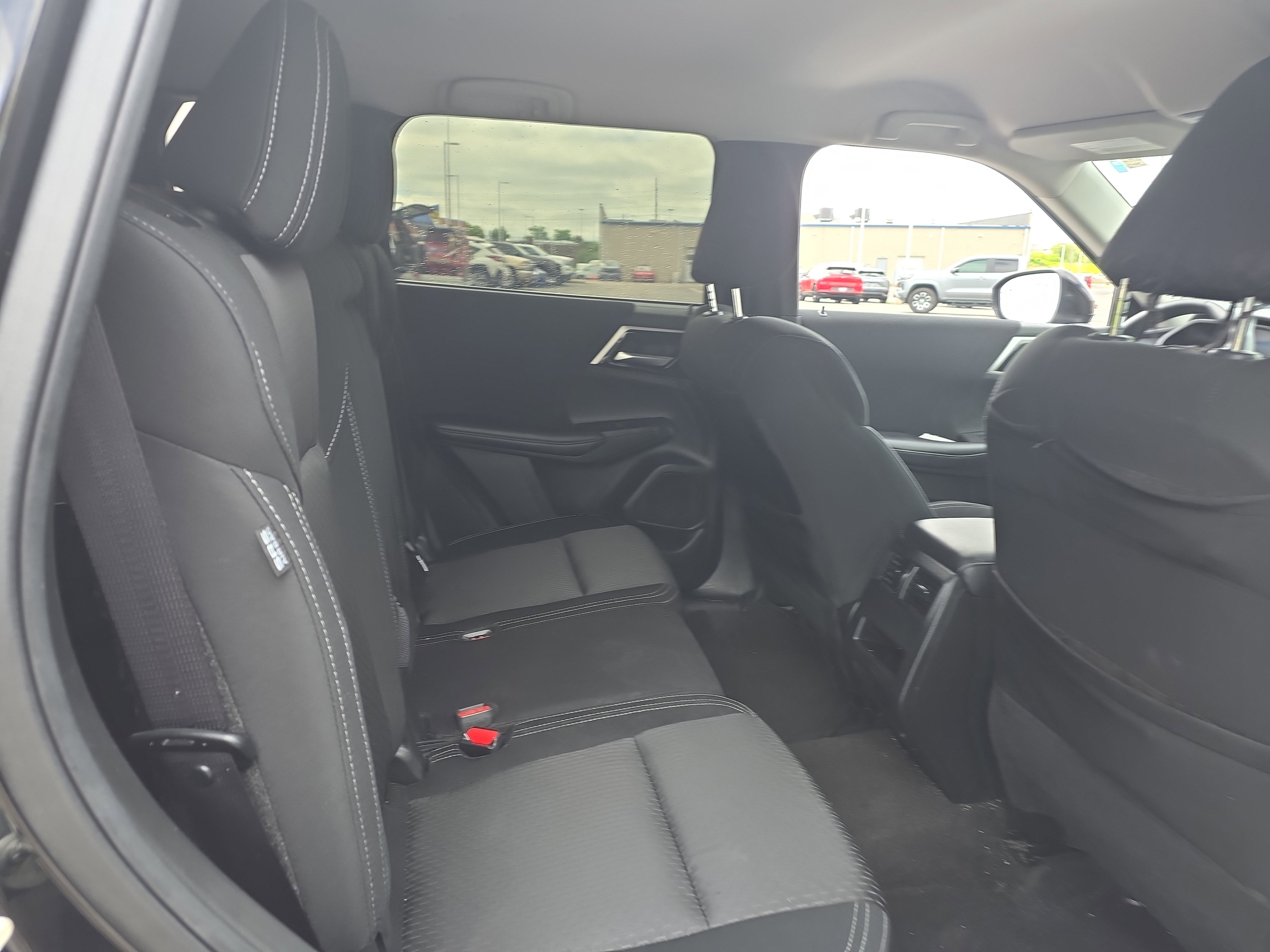 Used 2024 Mitsubishi Outlander ES AWD/4WD image 10