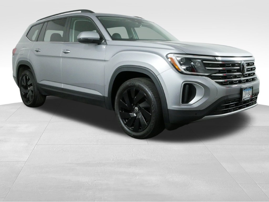 Used 2024 Volkswagen Atlas SE w/ Panoramic Sunroof Package AWD/4WD image 2
