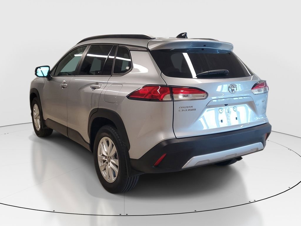 Used 2025 Toyota Corolla Cross LE image 5