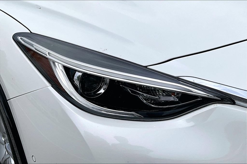 Used 2018 INFINITI QX30 Premium w/ Navigation Package FWD image 40